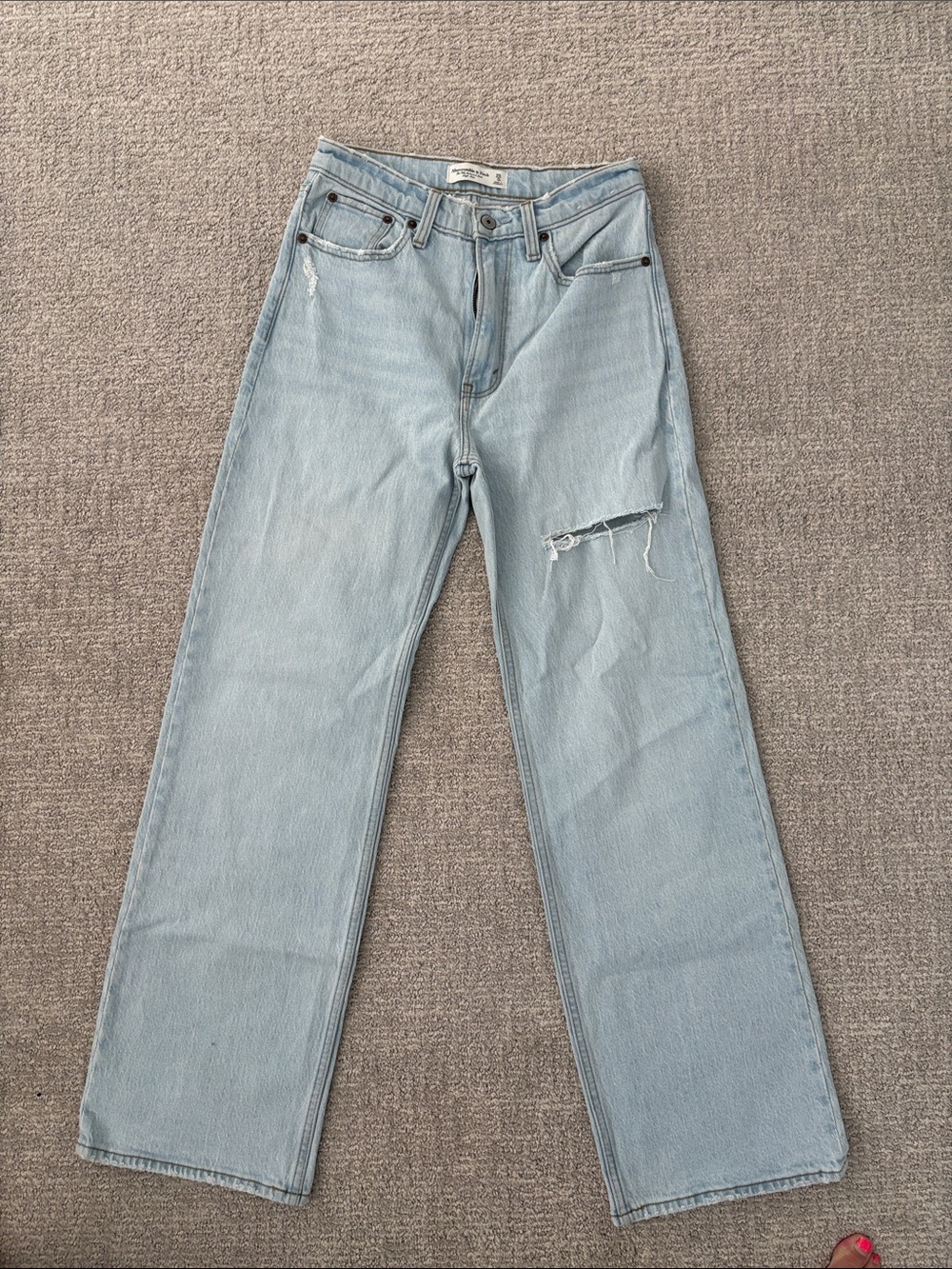 Abercrombie & Fitch Pale Blue Straight-Leg Jeans. Relaxed Jean high rise size 25